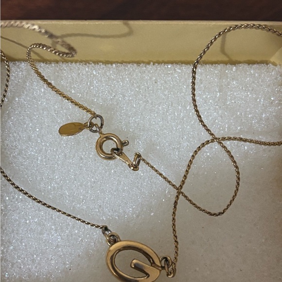 EUC Givenchy vintage oval G logo Gold plated necklace - Picture 7 of 7